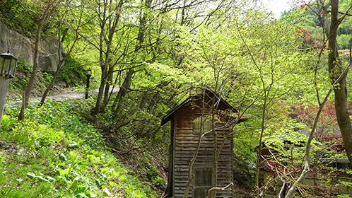 「のめくり坂」下に有るポンプ小屋