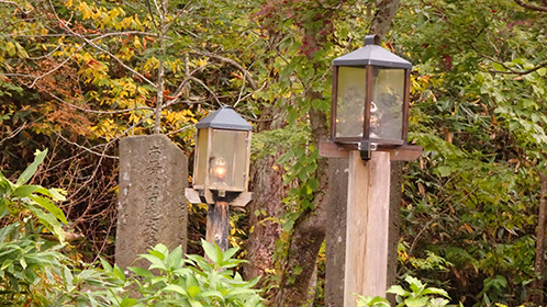 離れ奥に有る「外灯」